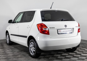 Подержанный автомобиль Skoda Fabia Hatchback 2013 года (7 фото)