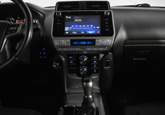 Подержанный автомобиль Toyota Land Cruiser Prado 2018 года (17 фото)