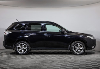 Подержанный автомобиль Mitsubishi Outlander 2012 года (4 фото)