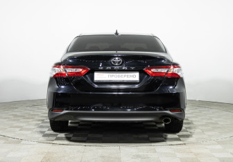 Подержанный автомобиль Toyota Camry Sedan 2019 года (6 фото)