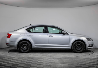 Подержанный автомобиль Skoda Octavia Liftback 2020 года (5 фото)