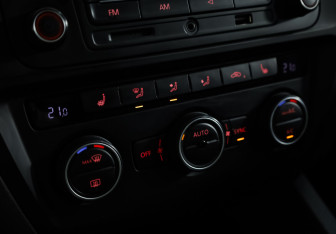 Подержанный автомобиль Volkswagen Jetta Sedan 2015 года (13 фото)