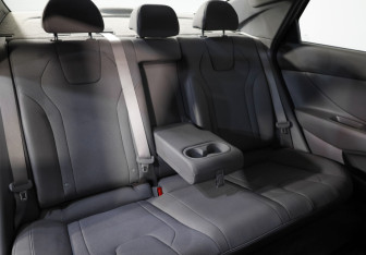 Подержанный автомобиль Hyundai Elantra Sedan 2021 года (24 фото)