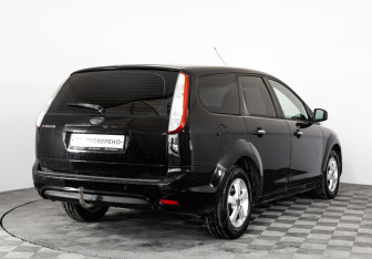 Подержанный автомобиль Ford Focus Wagon 2010 года (5 фото)