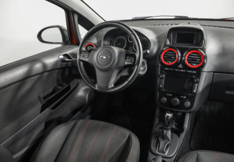 Подержанный автомобиль Opel Corsa 2012 года (9 фото)