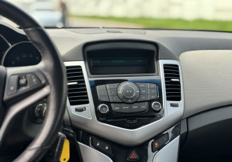 Подержанный автомобиль Chevrolet Cruze Hatchback 2012 года (13 фото)