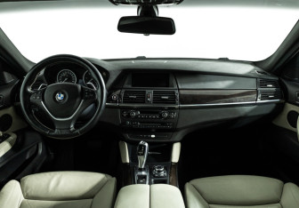 Подержанный автомобиль BMW X6 2013 года (13 фото)
