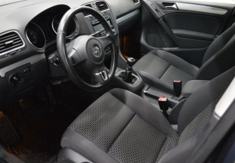 Подержанный автомобиль Volkswagen Golf Hatchback 2012 года (9 фото)