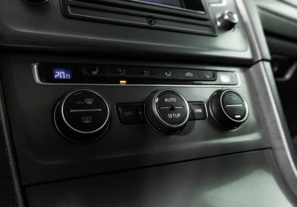 Подержанный автомобиль Volkswagen Golf Hatchback 2014 года (16 фото)