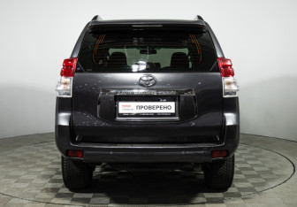 Подержанный автомобиль Toyota Land Cruiser Prado 2011 года (6 фото)