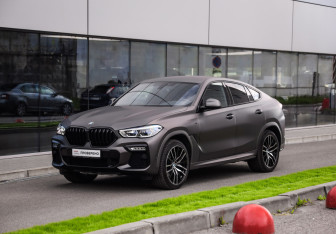 Подержанный автомобиль BMW X6 2021 года (4 фото)