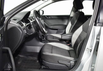 Подержанный автомобиль Skoda Rapid Liftback 2017 года (10 фото)