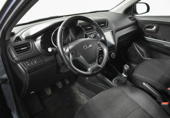 Подержанный автомобиль Kia Rio Sedan 2015 года (9 фото)