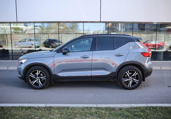 Подержанный автомобиль Volvo XC40 2021 года (7 фото)