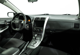 Подержанный автомобиль Toyota Corolla Sedan 2012 года (9 фото)