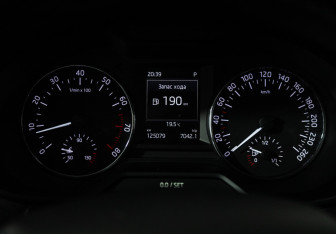 Подержанный автомобиль Skoda Octavia Liftback 2016 года (12 фото)