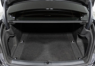 Подержанный автомобиль Audi A4 Sedan 2016 года (22 фото)