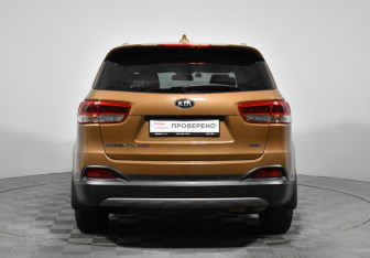 Подержанный автомобиль Kia Sorento 2016 года (6 фото)
