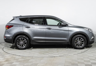 Подержанный автомобиль Hyundai Santa Fe 2017 года (18 фото)