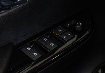 Подержанный автомобиль Toyota Hilux 2016 года (20 фото)