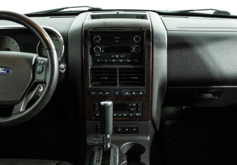 Подержанный автомобиль Ford Explorer 2008 года (14 фото)