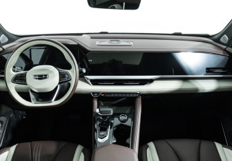 Подержанный автомобиль Geely Monjaro 2023 года (13 фото)