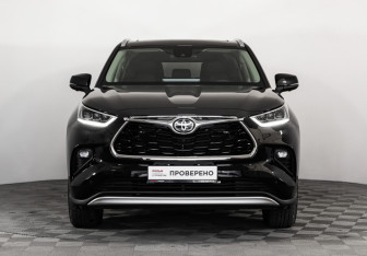 Подержанный автомобиль Toyota Highlander 2025 года (3 фото)