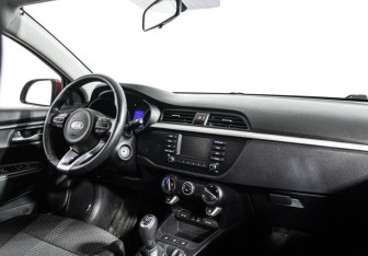 Подержанный автомобиль Kia Rio Sedan 2019 года (9 фото)