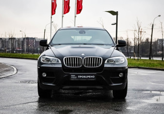 Подержанный автомобиль BMW X6 2013 года (3 фото)