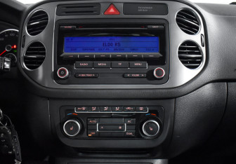 Подержанный автомобиль Volkswagen Tiguan 2011 года (16 фото)