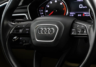 Подержанный автомобиль Audi A4 Sedan 2017 года (14 фото)