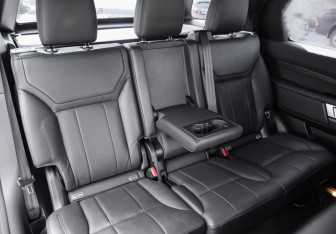 Подержанный автомобиль Land Rover Discovery 2019 года (33 фото)