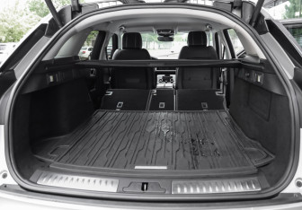 Подержанный автомобиль Land Rover Range Rover Velar 2017 года (39 фото)