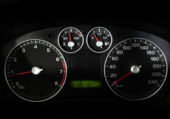 Подержанный автомобиль Ford Focus Sedan 2006 года (17 фото)