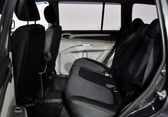 Подержанный автомобиль Mitsubishi Pajero Sport 2012 года (11 фото)