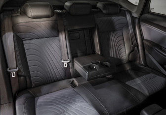 Подержанный автомобиль Opel Astra Sedan 2014 года (17 фото)