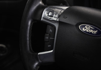 Подержанный автомобиль Ford Mondeo Sedan 2011 года (11 фото)