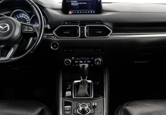 Подержанный автомобиль Mazda CX-5 2018 года (12 фото)