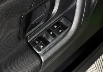 Подержанный автомобиль Skoda Fabia Hatchback 2012 года (11 фото)
