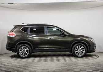 Подержанный автомобиль Nissan X-Trail 2017 года (4 фото)
