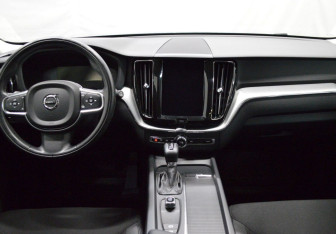 Подержанный автомобиль Volvo XC60 2018 года (14 фото)