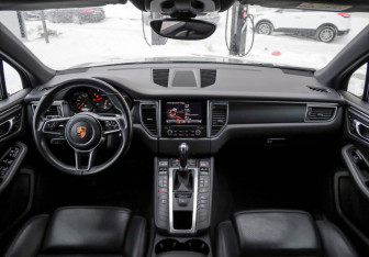 Подержанный автомобиль Porsche Macan 2016 года (12 фото)