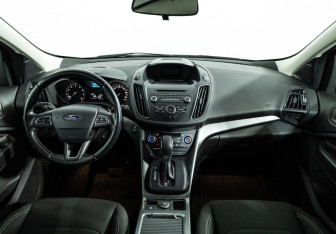 Подержанный автомобиль Ford Kuga 2017 года (13 фото)