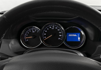 Подержанный автомобиль Renault Duster 2016 года (18 фото)