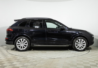Подержанный автомобиль Porsche Cayenne 2015 года (4 фото)