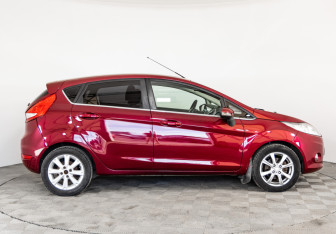 Подержанный автомобиль Ford Fiesta Hatchback 2011 года (4 фото)