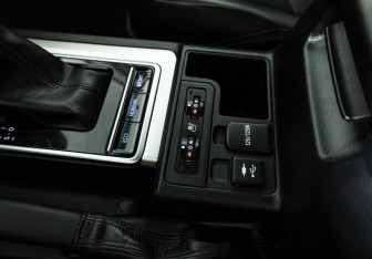 Подержанный автомобиль Toyota Land Cruiser Prado 2019 года (19 фото)