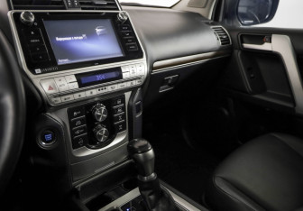 Подержанный автомобиль Toyota Land Cruiser Prado 2017 года (20 фото)
