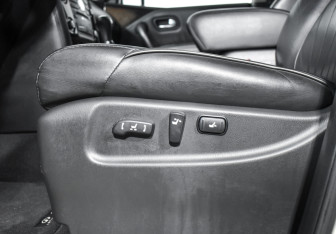Подержанный автомобиль Infiniti QX80 2014 года (12 фото)