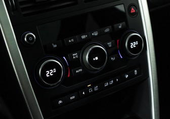 Подержанный автомобиль Land Rover Discovery Sport 2017 года (19 фото)